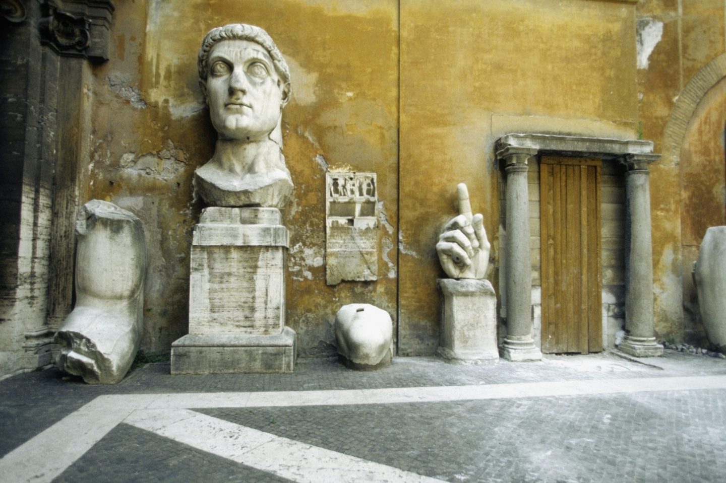 Kon-Tikin Rooman matkalta: patsaat